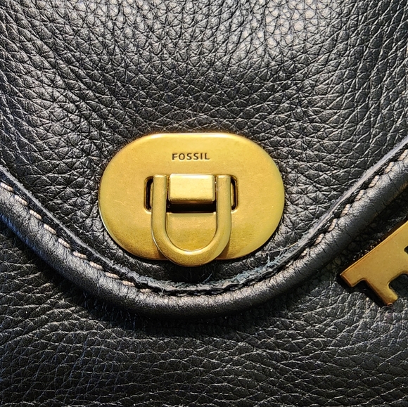 Fossil Brand Small Heritage Flap Crossbody Black - Picture 6 of 11